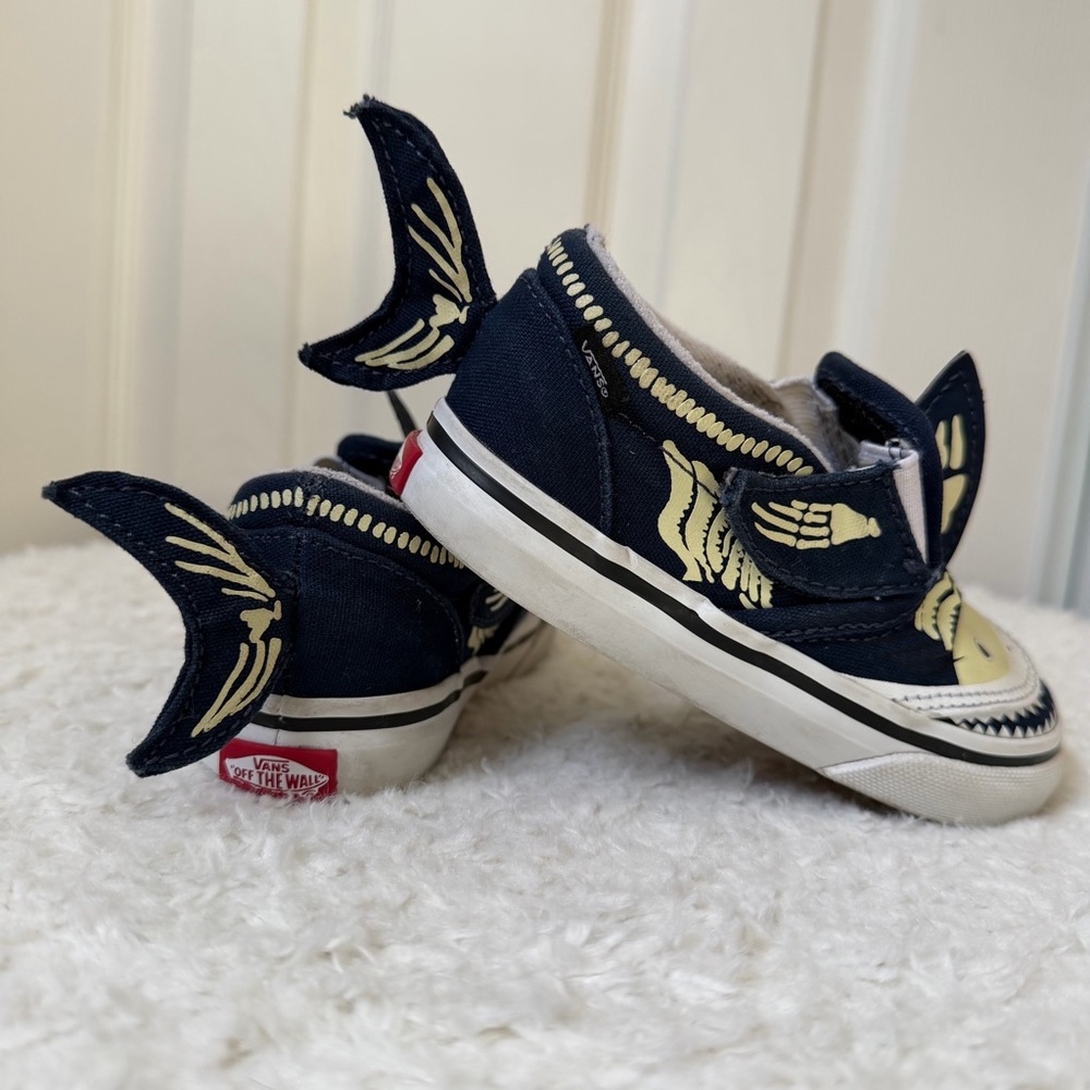 Vans Slip-on Navy V Shark Glow XRay Ocean Blue Sneakers for Kids Size 7.0 - Picture 7 of 12